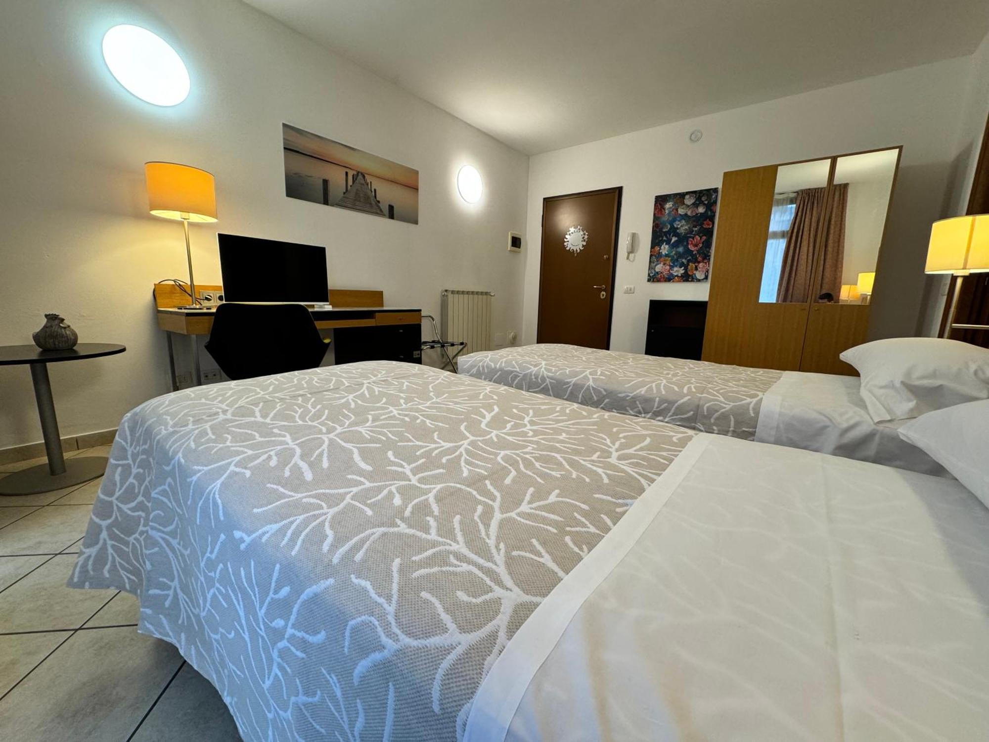 Residence Malpensa Сомма-Ломбардо Экстерьер фото