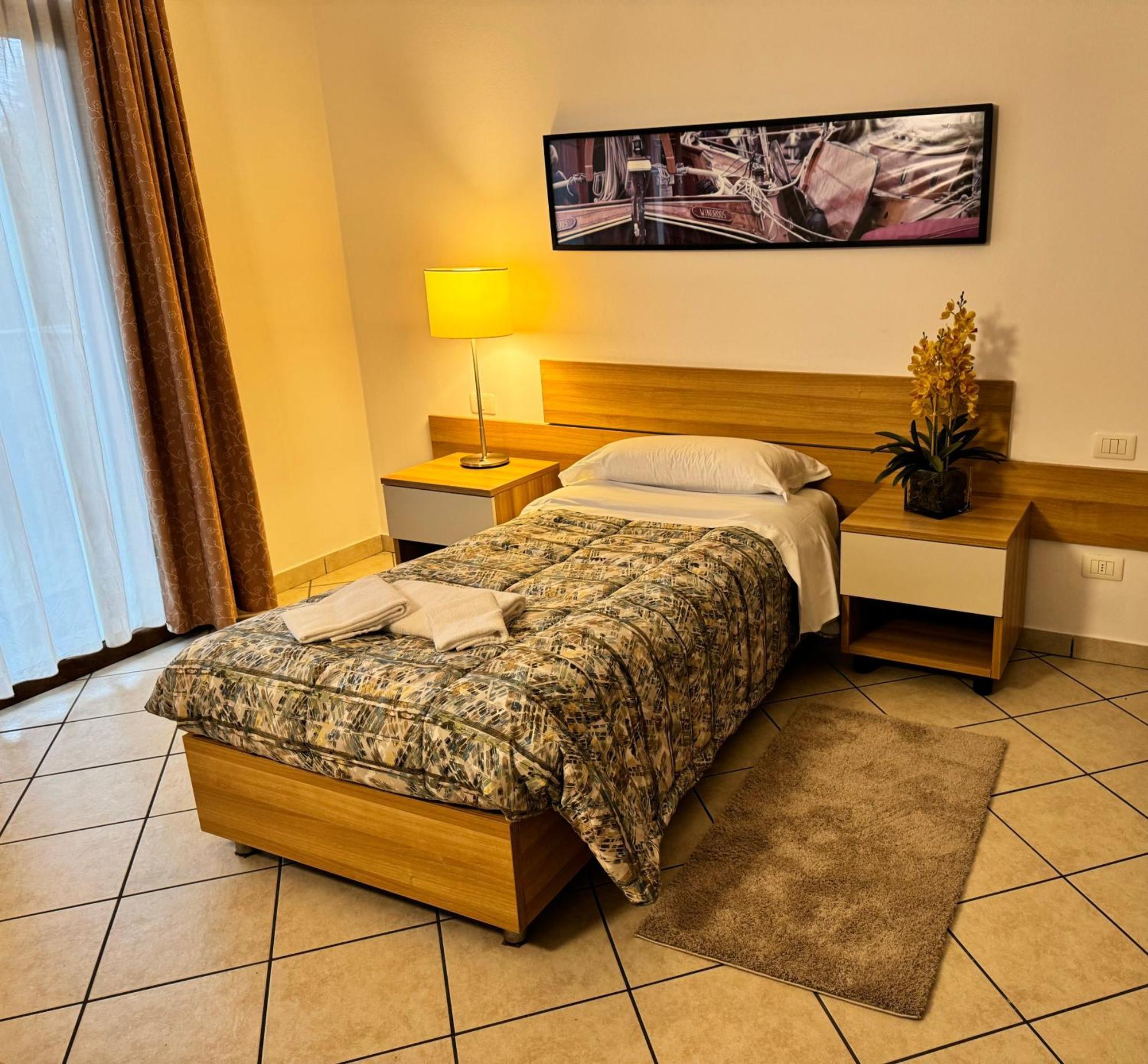 Residence Malpensa Сомма-Ломбардо Экстерьер фото